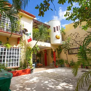 La Casa Del Almendro Pensión Playa del Carmen